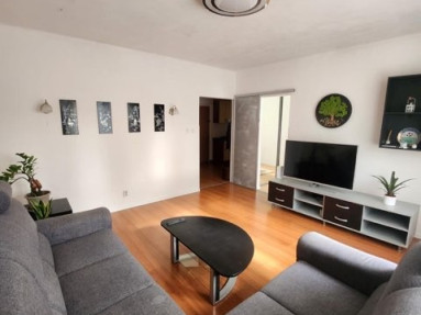  Prenájom 3 izbového bytu na Jakubovom námestí, BA I, parkovanie vo dvore. Byt je 200 m od