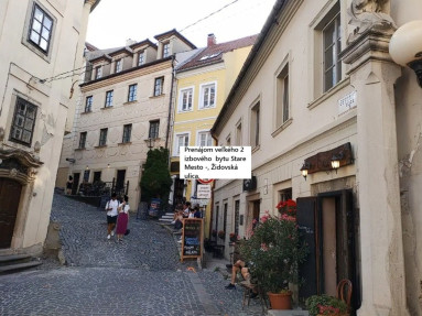 Prenájom veľkého 2 izbového  bytu Stare Mesto - Klima, Židovská ulica.  Byt je aktuálny od