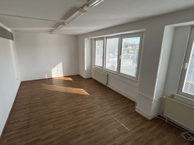 Na prenájom kancelárie na ulici Bratislavská, Trenčín