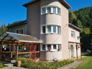 Zaujímavá väčšia nehnuteľnosť na bývanie, podnikanie, prípadne rekreáciu