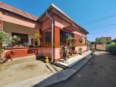 PREDAJ – Rodinný dom s veľkým pozemkom /2415m2/ – DRAHŇOV okr. Michalovce