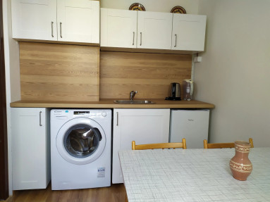 Na prenájom priestranný a zariadený 1-izbový byt – Bieloruská ulica, Bratislava