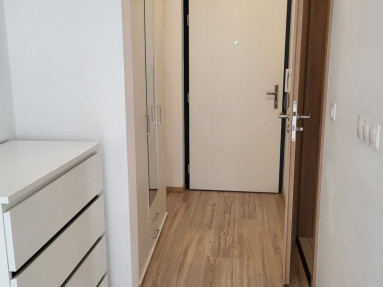  Prenájom 1-izbového bytu – ulica Zuzany Chalupkovej, Bratislava Ponúkame na prenájom útul