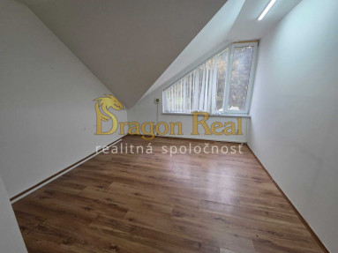 PRENÁJOM – Obchodný priestor o rozlohe 16m2 – MICHALOVCE