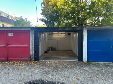 Garáž vo Vnútrobloku - Továrenská