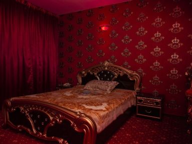 Babylon_club_cervena_izba