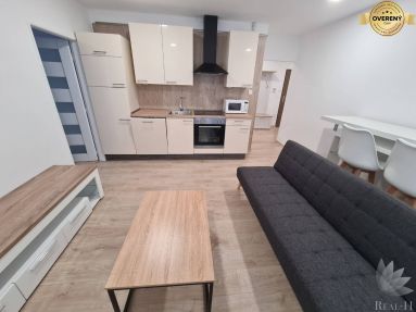 Prenájom 2, 5 izbový byt Bartoškova ul. BA III - Nové Mesto