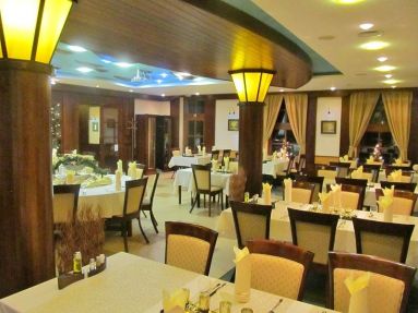 pension_restaurant_rybarsky_dvor_1464005531_restauracia_1