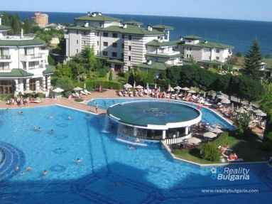 Ponúkame Vám na kúpu Ravda, zariadený dvojizbový byt, Emerald Beach Resort. 