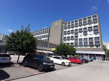 Prenájom kancelárie ( 23 m2 ) po rek. s park. státím v Hoteli Bratislava