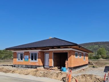 Na predaj novostavba 4 izbový bungalov, 603 m2, Trenčín