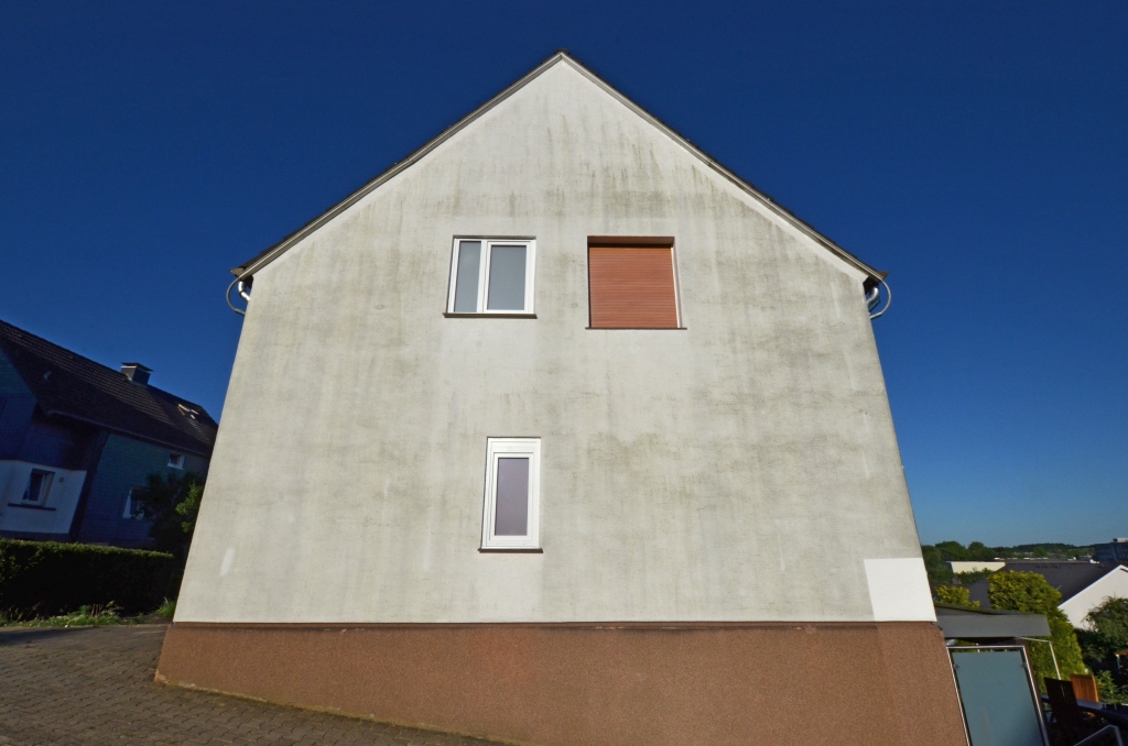 čistenie fasády ukážka pred čistením